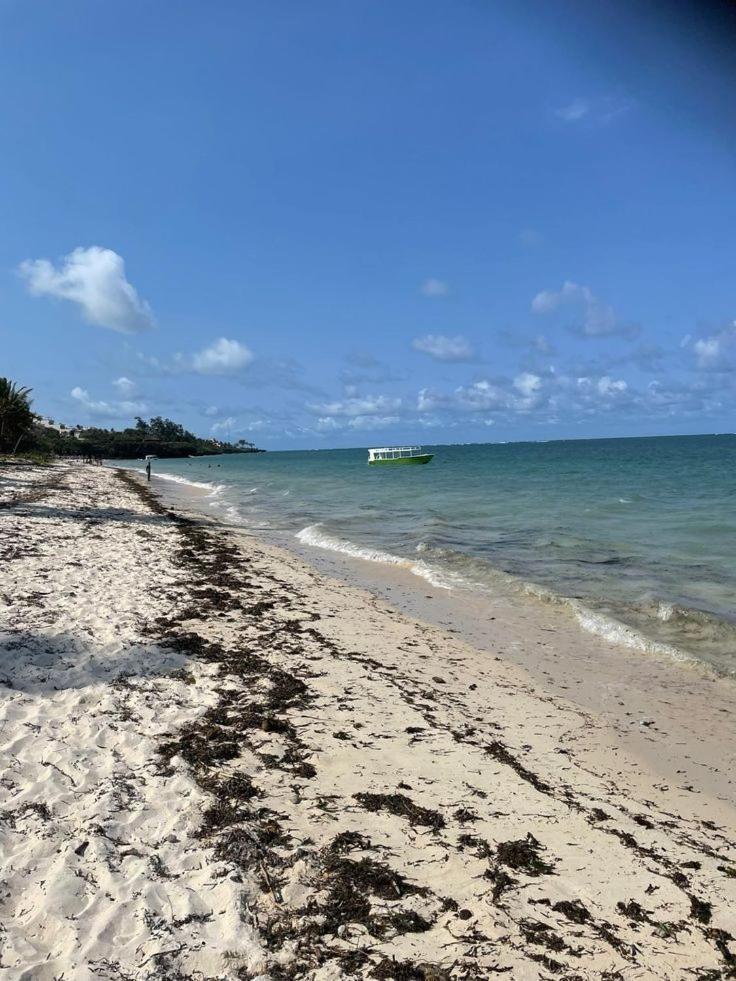 Tiwi Beach Resort & Spa Момбаса Экстерьер фото